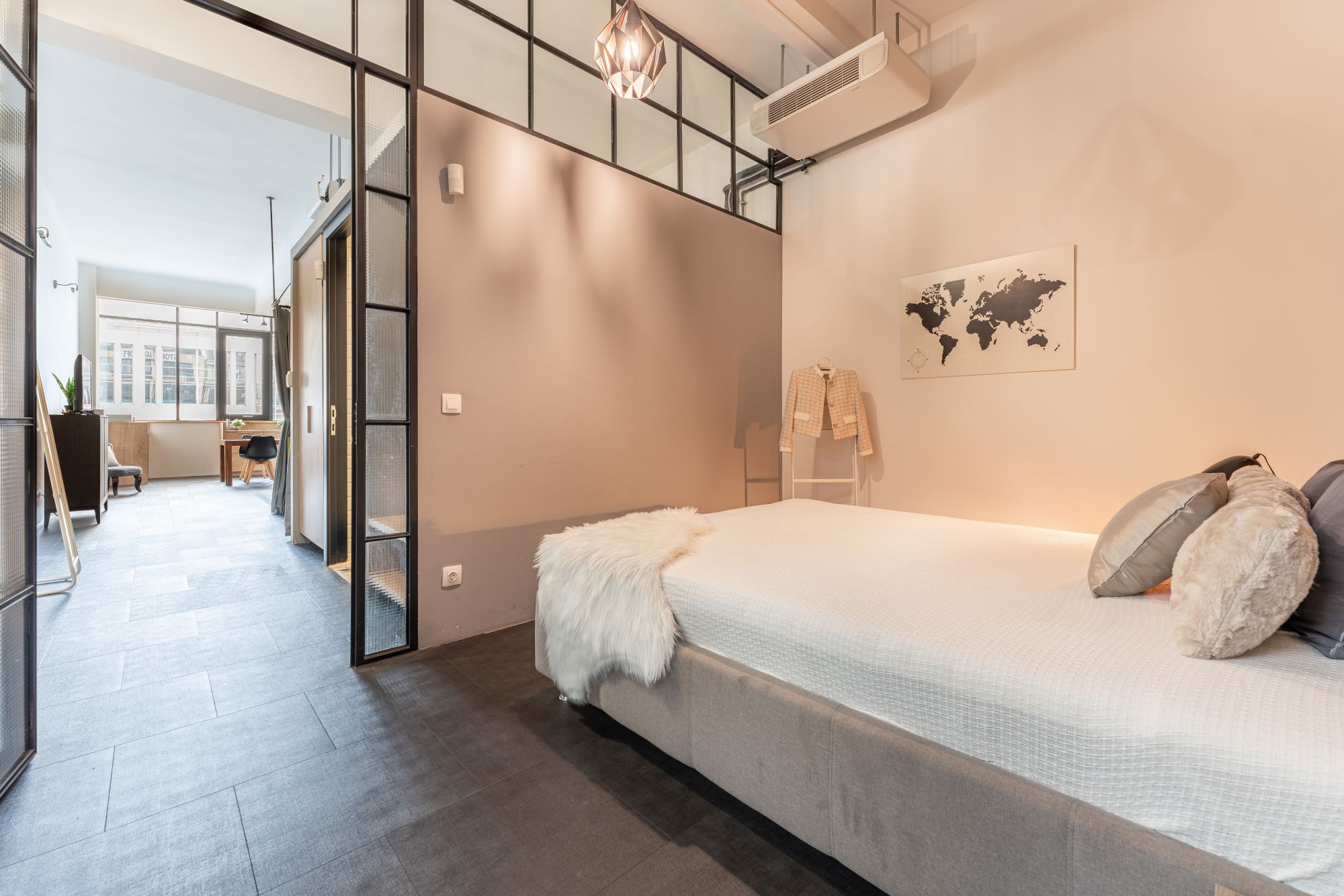 Látványos loft lakás a budapesti Fashion Street közelében