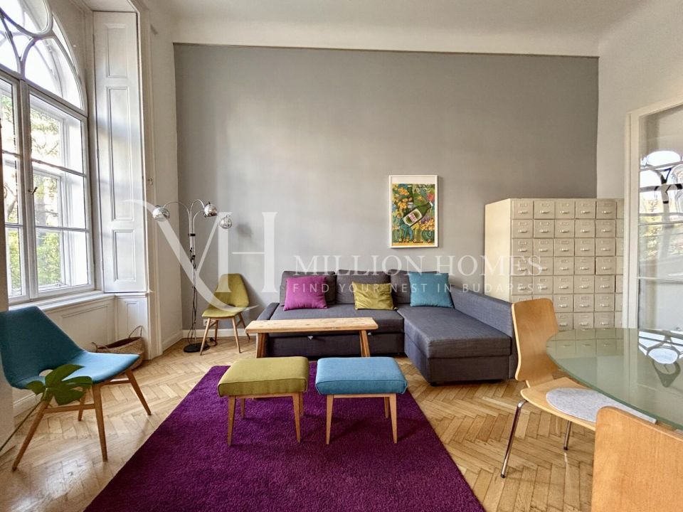 Modern báj: felújított lakás az Astoria mellett