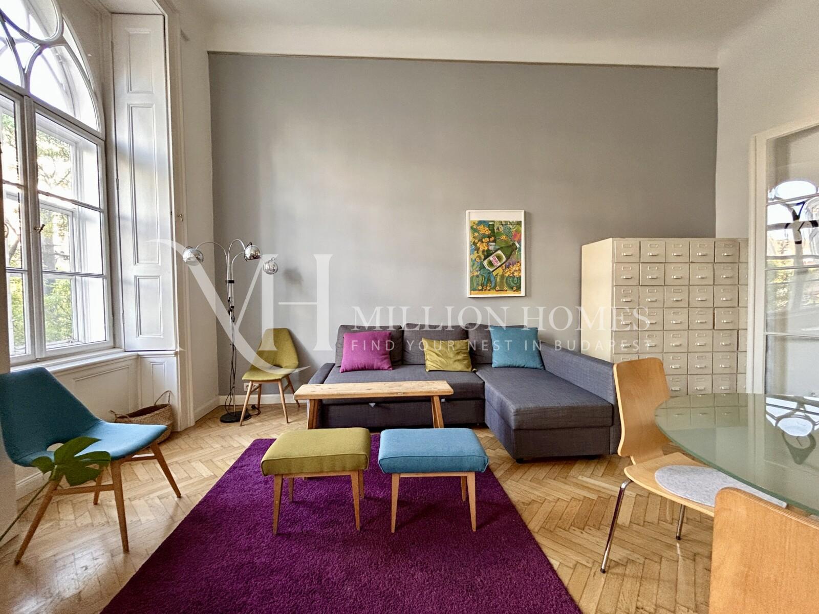Modern báj: felújított lakás az Astoria mellett