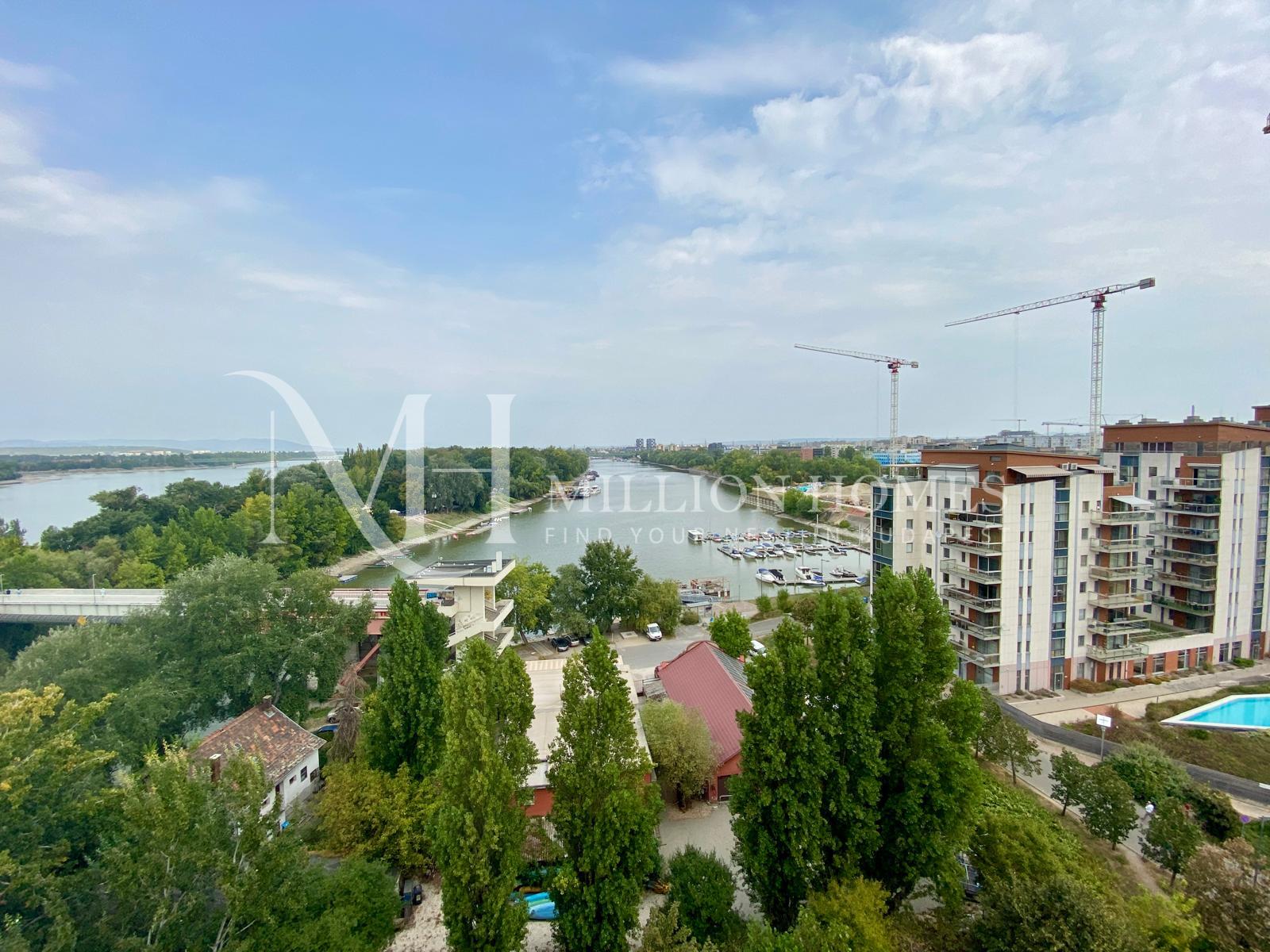 Panorámás kilátás a Marinánál