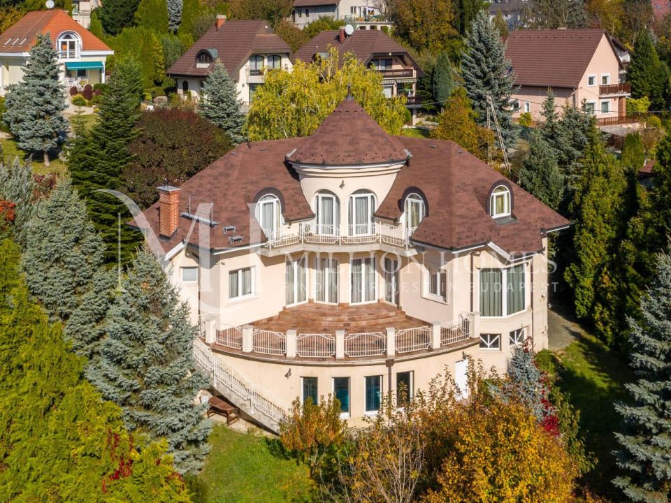 Klasszikus stílusú villa Budán – Sürgős eladás áron alul