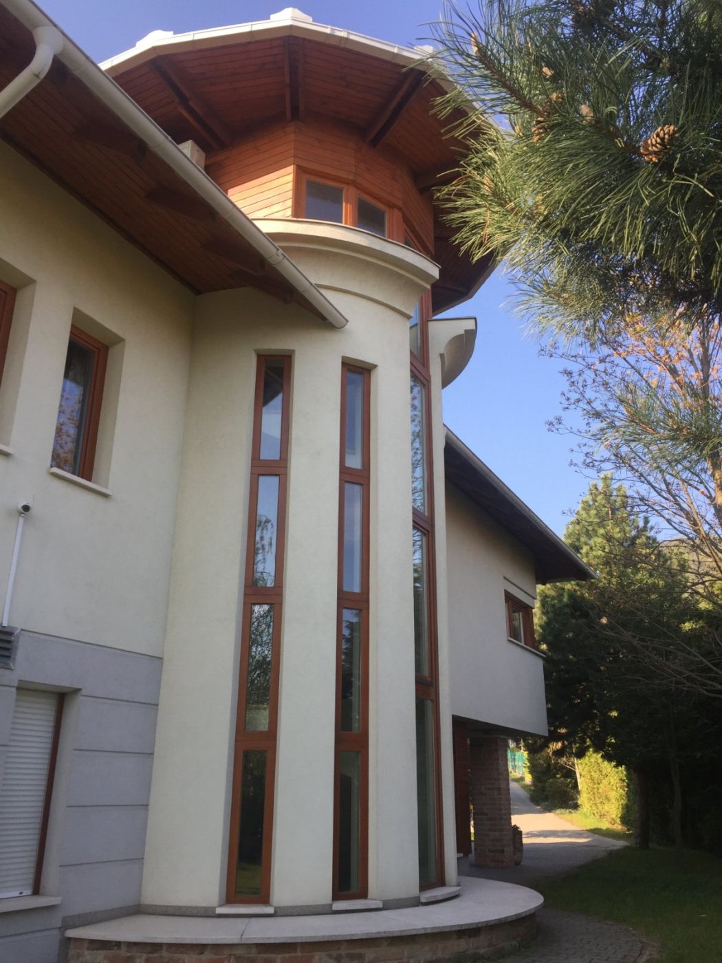 Panorámás, 4 hálószobás önálló családi ház