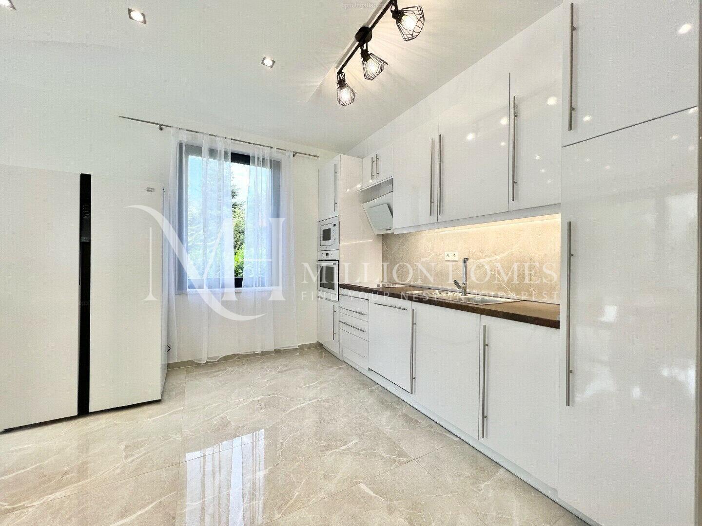 Exkluzív penthouse lakás Buda diplomata negyedében