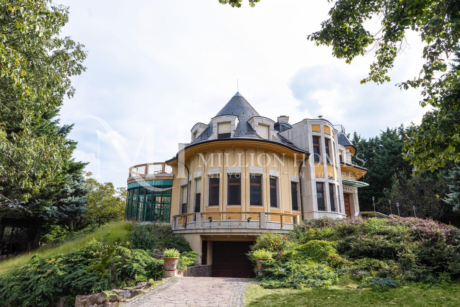 Exkluzív, világos villa kiadó Budapest III. kerületében
